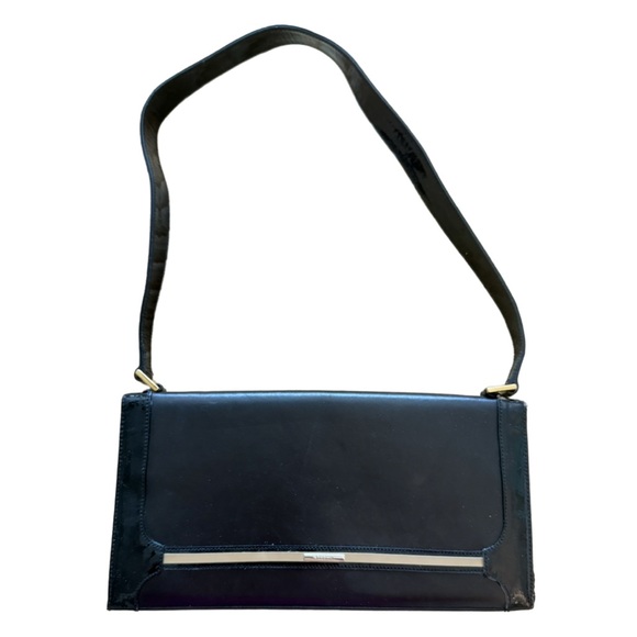 Vintage St. John Handbag represents pure luxury and class. Black